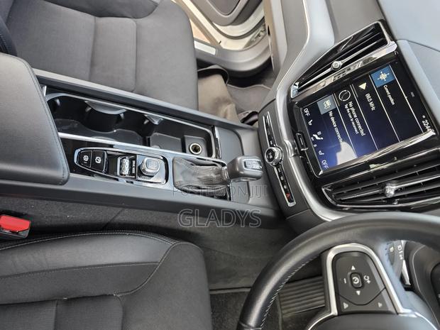 Volvo XC60 2019 White