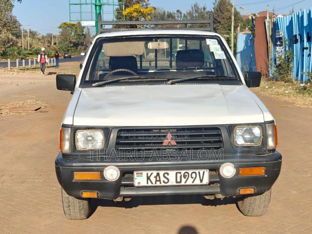 Mitsubishi L200 2004 White
