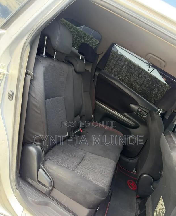 Toyota Wish 2012 Silver