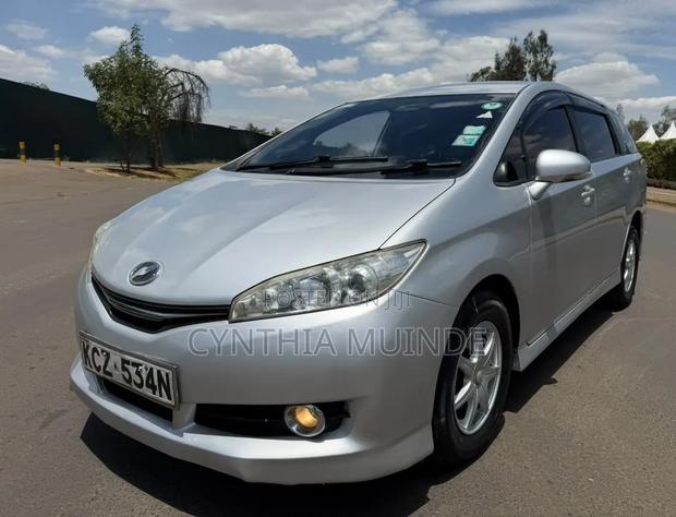 Toyota Wish 2012 Silver