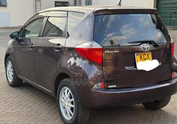 Toyota Ractis 2012 Brown