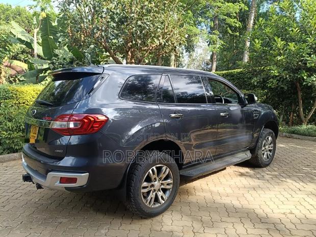 Ford Everest 2018 Blue