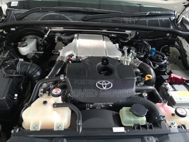 Toyota Hilux 2022 White