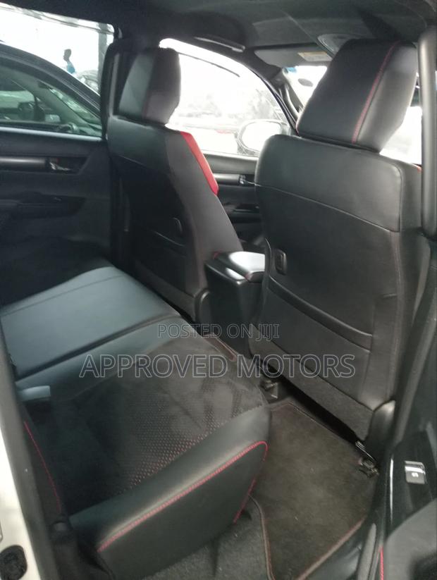 Toyota Hilux 2022 White