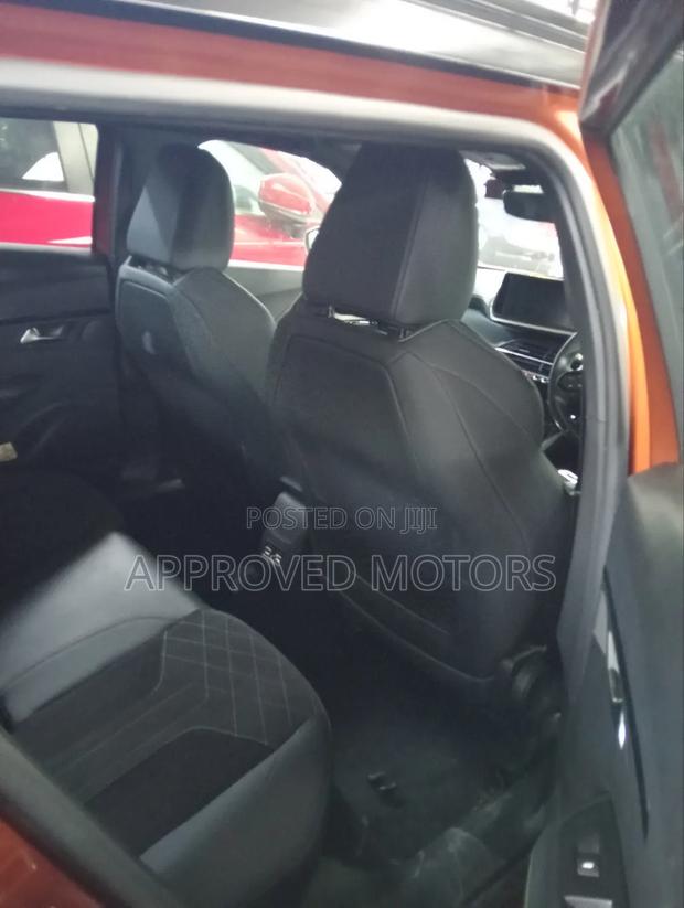 Peugeot 2008 2021 Orange