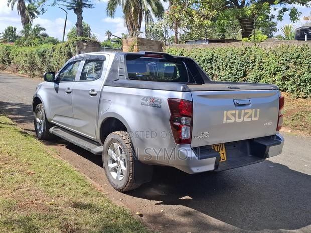 New Isuzu D-MAX 2025 Silver