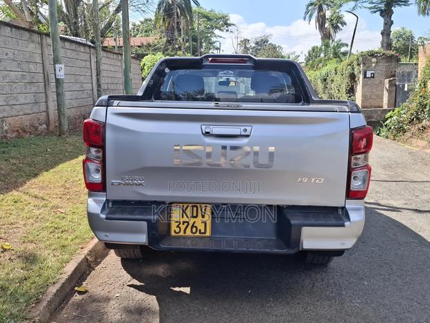 New Isuzu D-MAX 2025 Silver