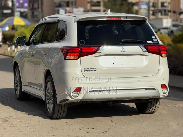 Mitsubishi Outlander 2019 White
