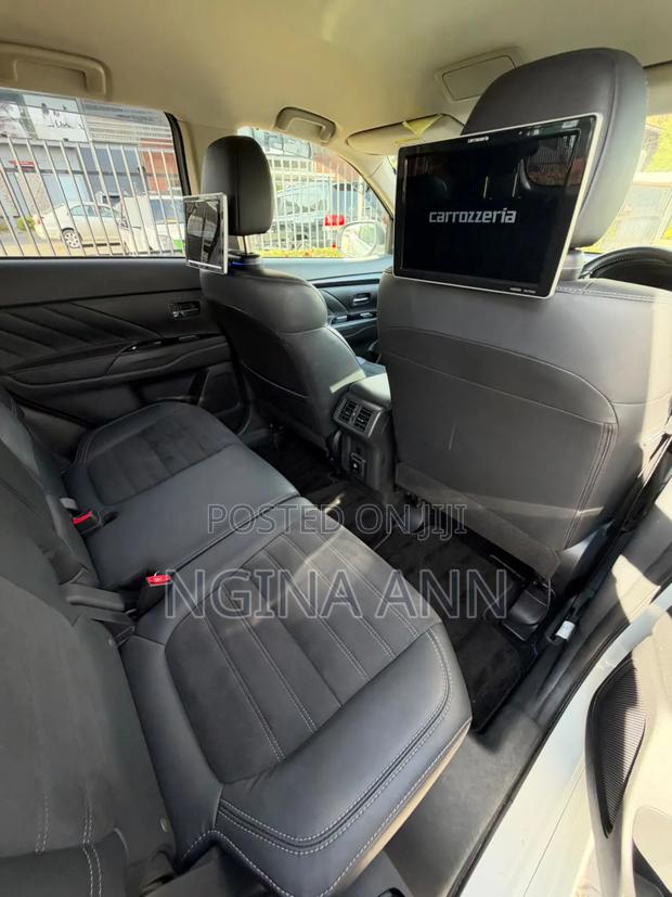 Mitsubishi Outlander 2019 White