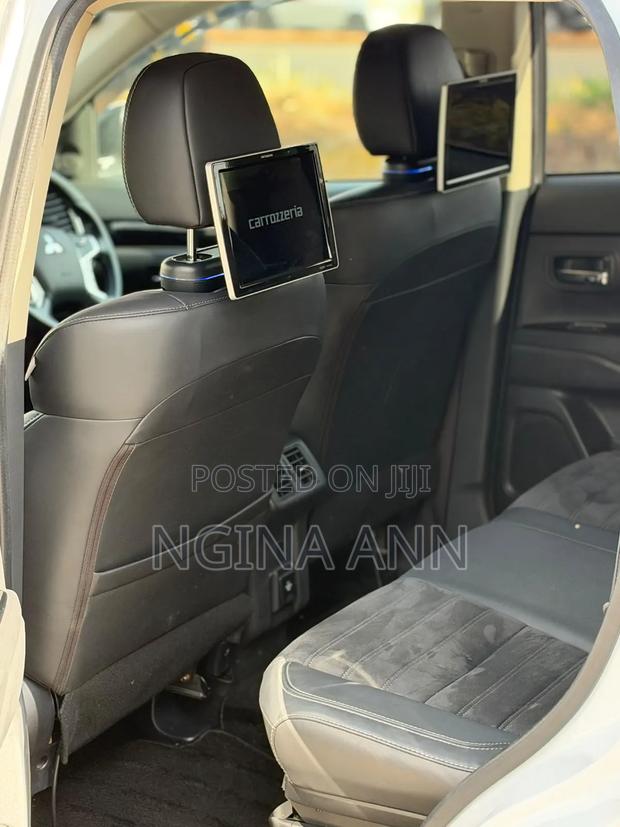 Mitsubishi Outlander 2019 White