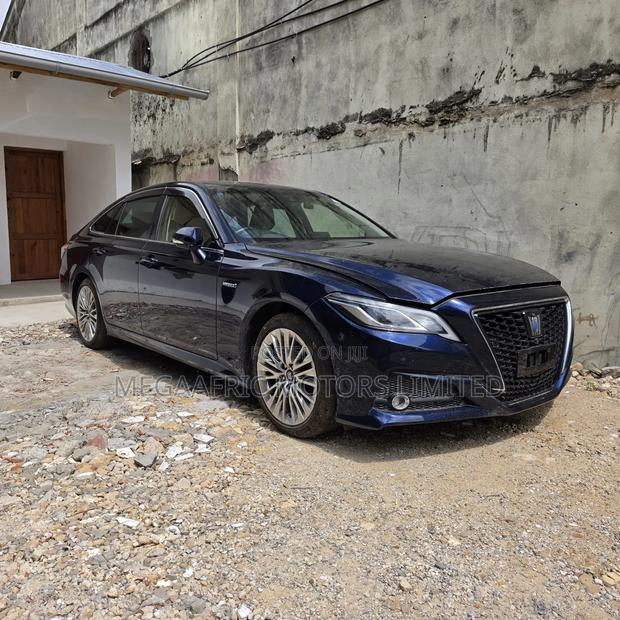 Toyota Crown 2019 Blue