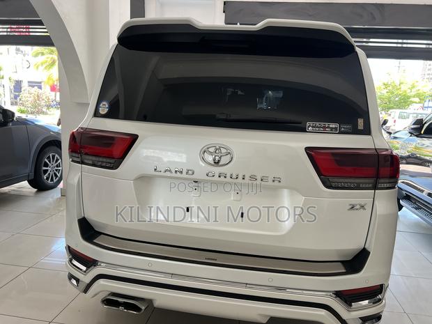 Toyota Land Cruiser 2023