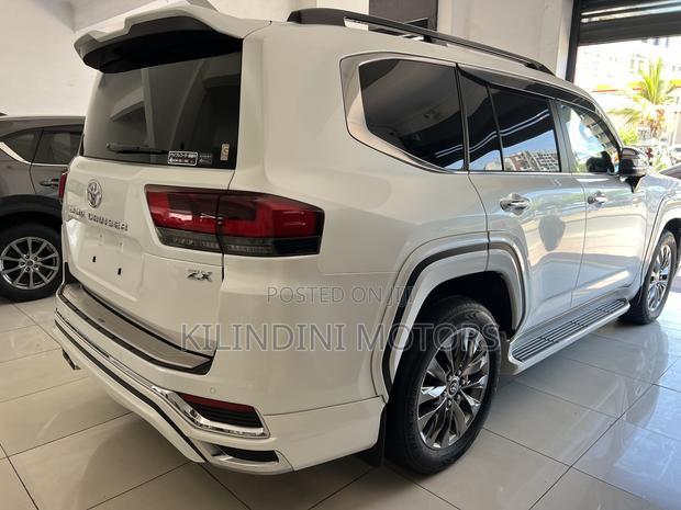 Toyota Land Cruiser 2023