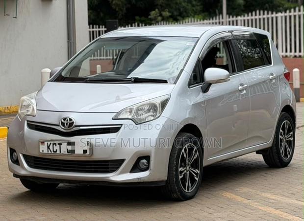 Toyota Ractis 1.5 AWD 2012 Silver