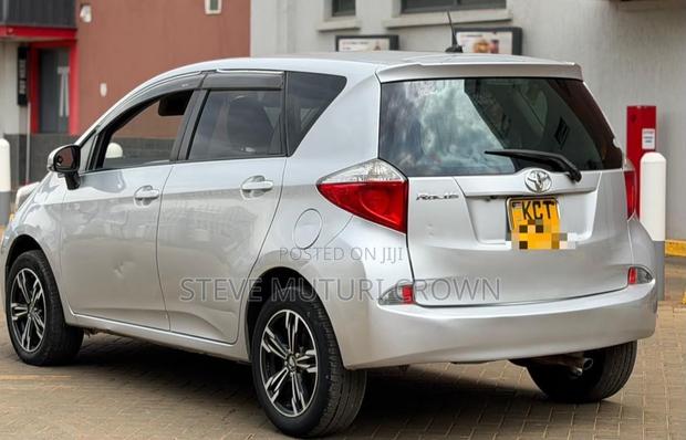 Toyota Ractis 1.5 AWD 2012 Silver