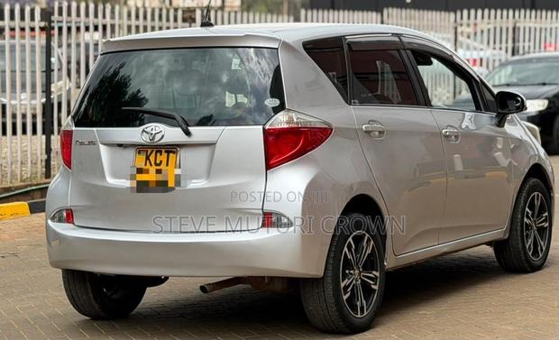 Toyota Ractis 1.5 AWD 2012 Silver