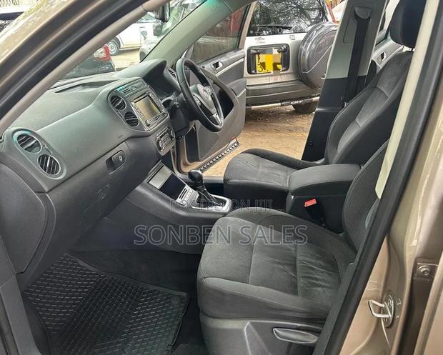 Volkswagen Tiguan 2.0 S 4Motion 2012 Gold