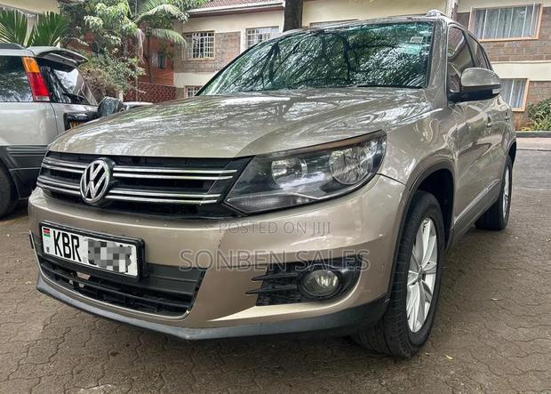 Volkswagen Tiguan 2.0 S 4Motion 2012 Gold