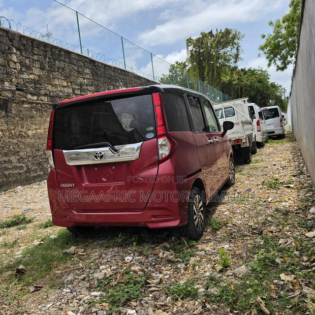 Toyota Roomy 1.0 FWD 2019 Red