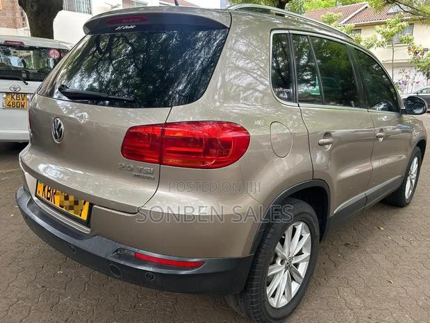Volkswagen Tiguan 2.0 S 4Motion 2012 Gold