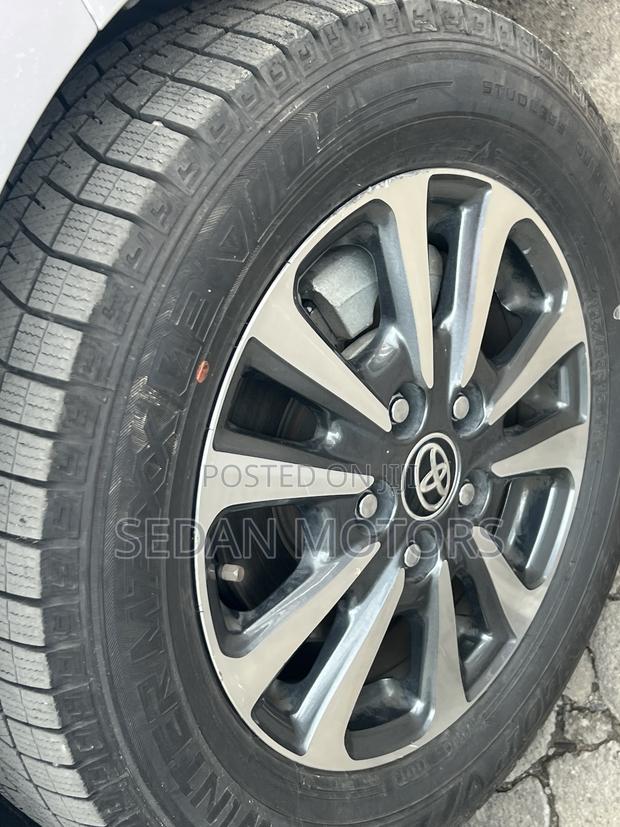 Toyota Esquire 2019 Silver