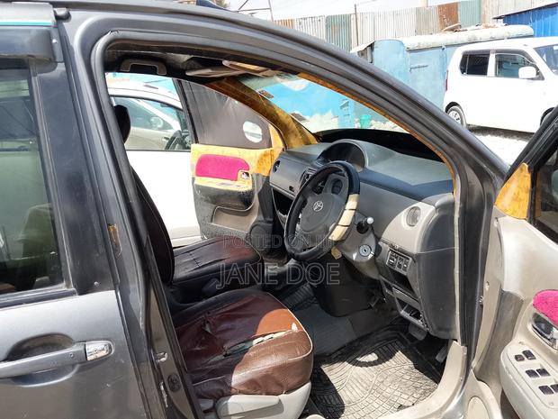 Toyota Sienta 1.5 AWD 2010 Gray