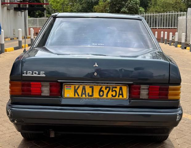Mercedes-Benz W124 1989 Gray