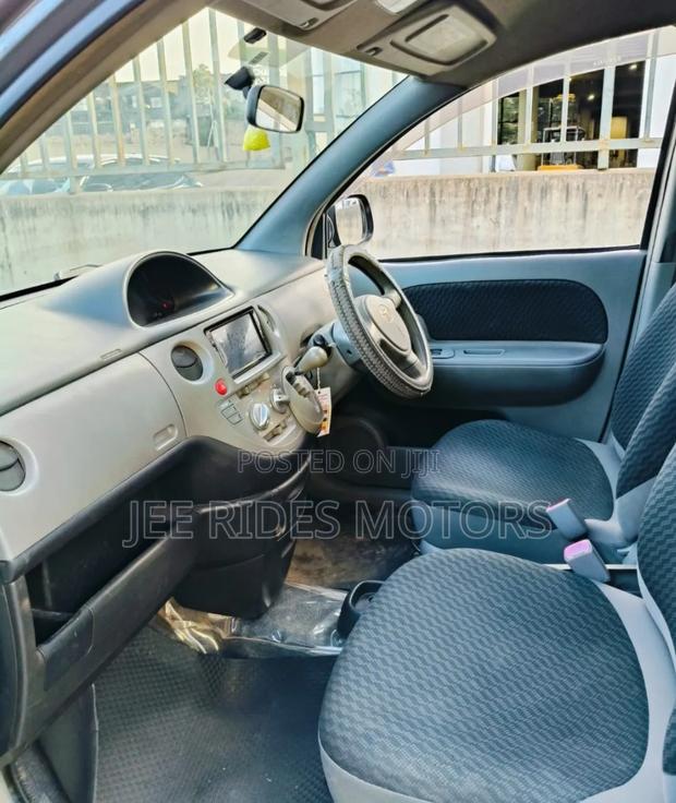 Toyota Sienta 2007 Gray
