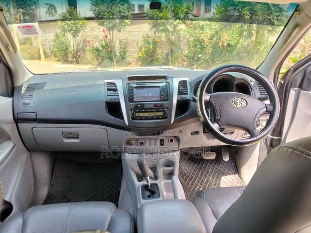 Toyota Hilux 2.5 D-4D 4X4 SRX 2010 Gray