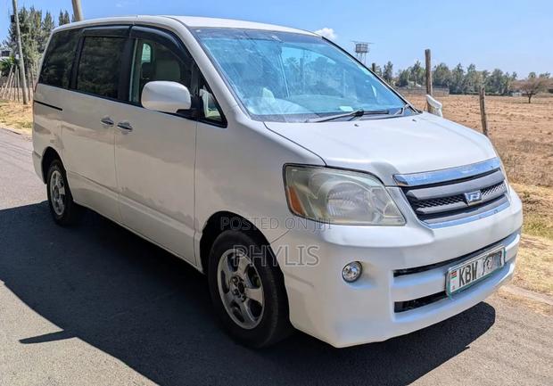 Toyota Noah 2006 White