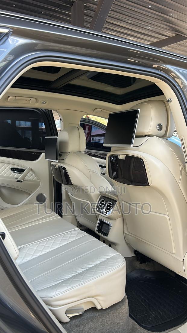 Bentley Bentayga W12 AWD 2017 Gray