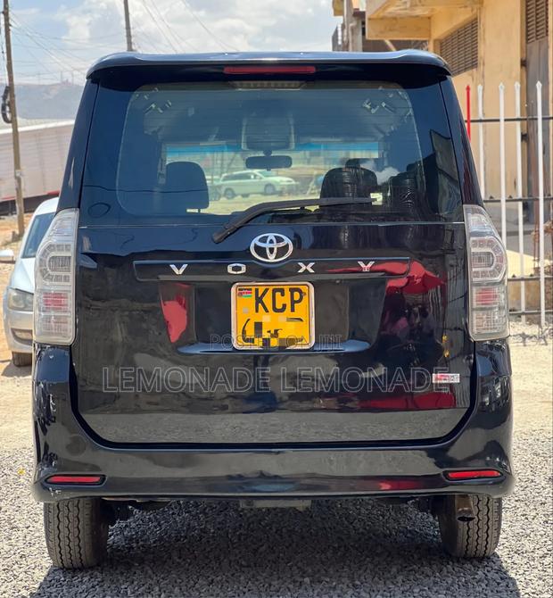 Toyota Voxy X 2WD 7-Seater 2010 Black
