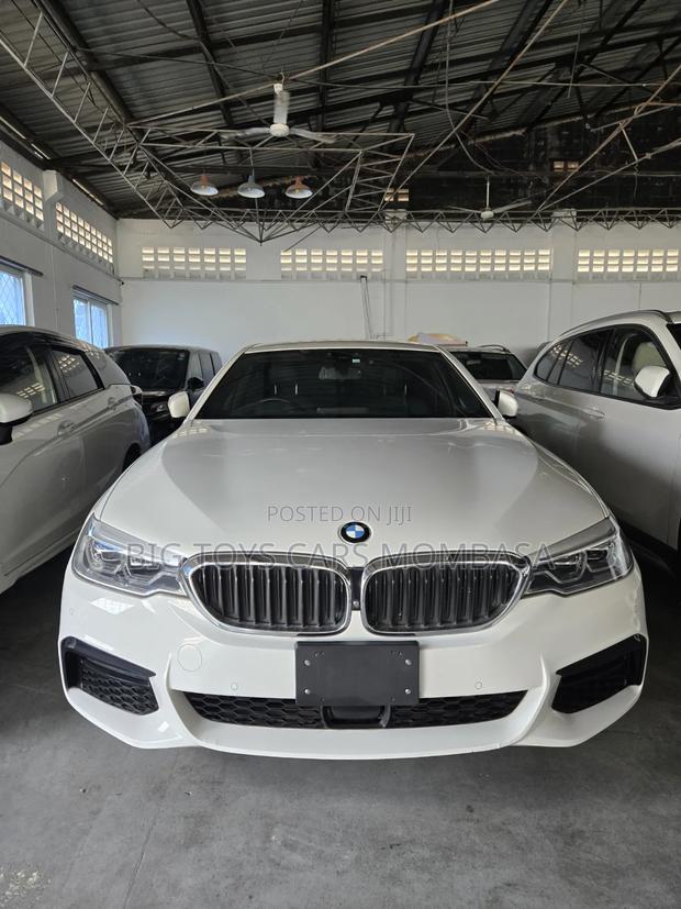 BMW 320i 2018 White