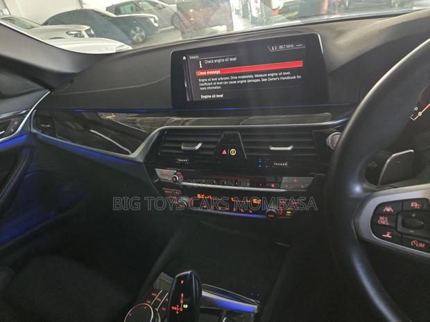 BMW 320i 2018 White