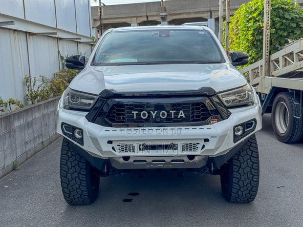 Toyota Hilux 2022 White