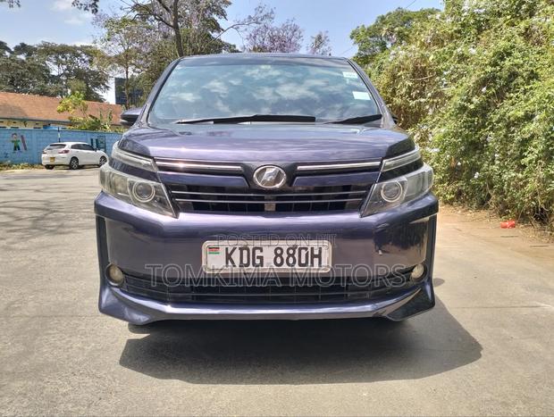 Toyota Voxy 2015 Purple