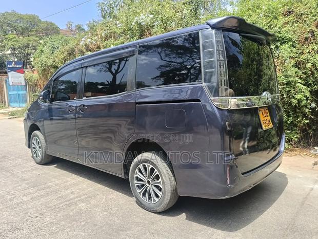 Toyota Voxy 2015 Blue
