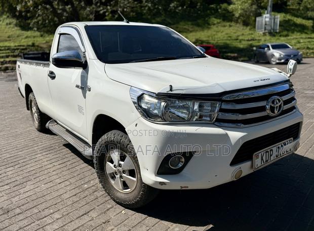 Toyota Hilux 2017 White