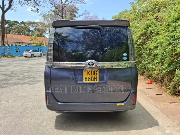 Toyota Voxy X 2WD 8-Seater 2015 Blue