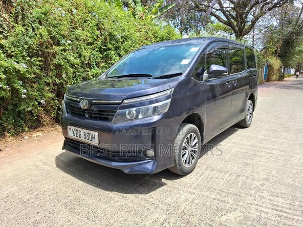 Toyota Voxy X 2WD 8-Seater 2015 Blue