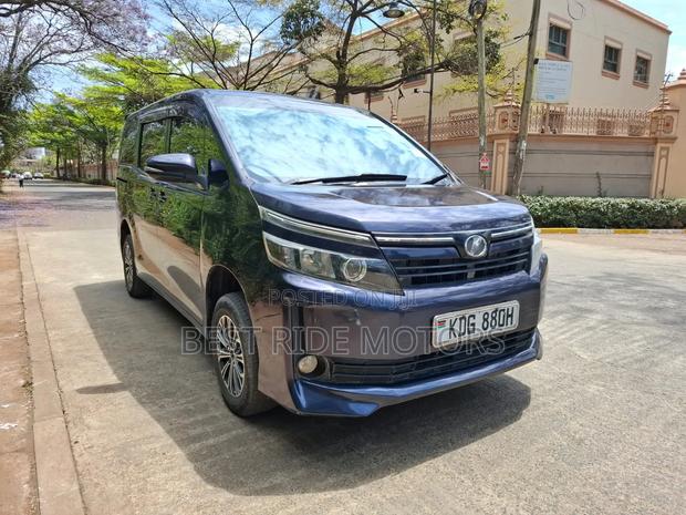 Toyota Voxy X 2WD 8-Seater 2015 Blue