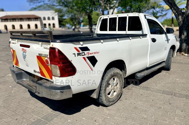 Toyota Hilux 2017 White