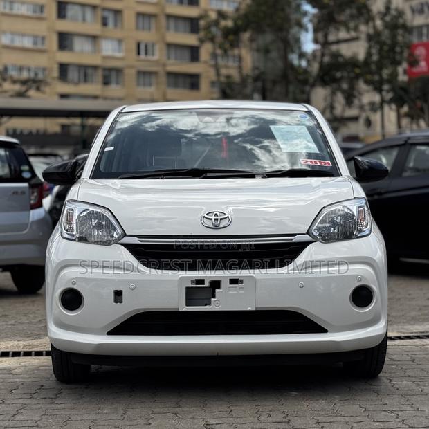 Toyota Passo 2019 White