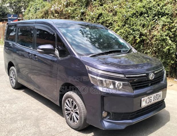 Toyota Voxy 2015 Gray