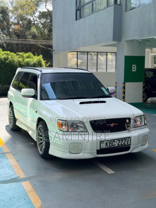 Subaru Forester Automatic 2004 White