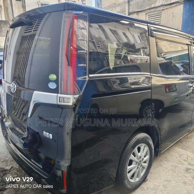 Toyota Esquire 1.8 FWD Hybrid (7 seater) 2020 Black