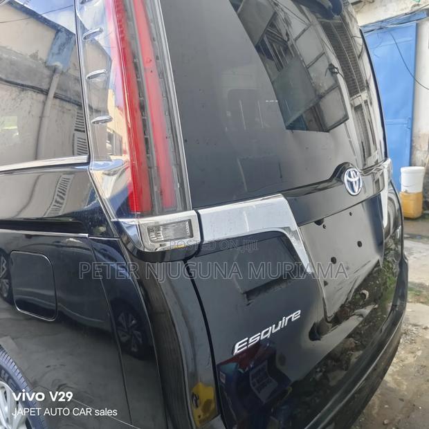 Toyota Esquire 1.8 FWD Hybrid (7 seater) 2020 Black