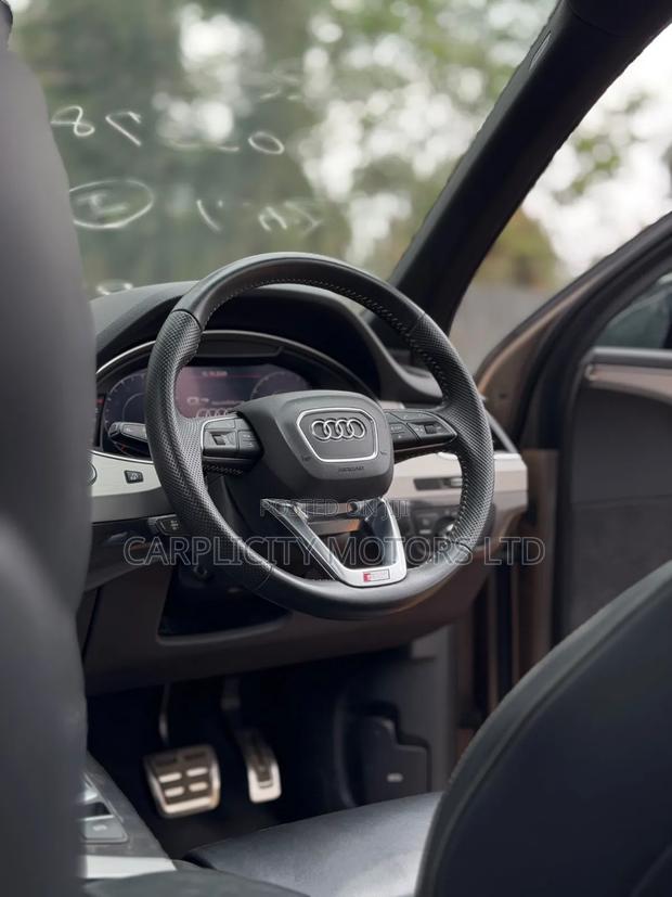 Audi Q7 2019 Gold