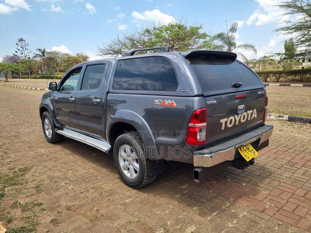 Toyota Hilux 2011 Gray