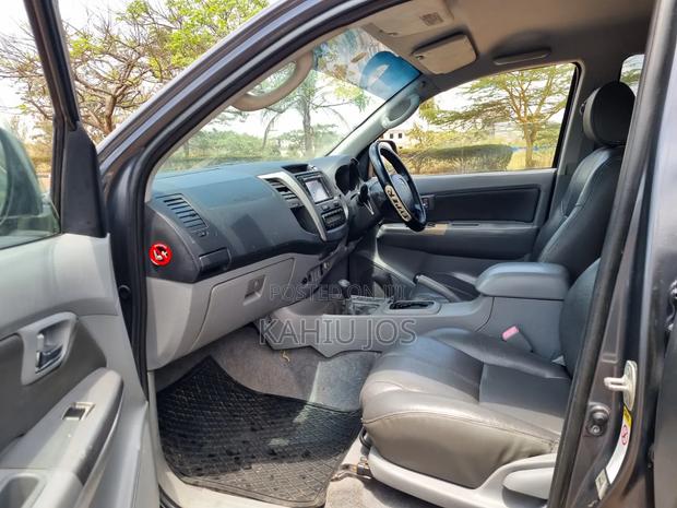 Toyota Hilux 2011 Gray